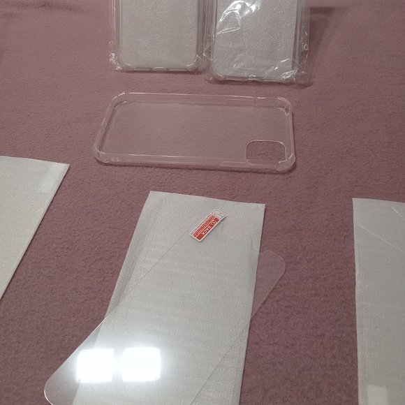 IPhone 11 cases and screen protectors - Picture 3 of 3
